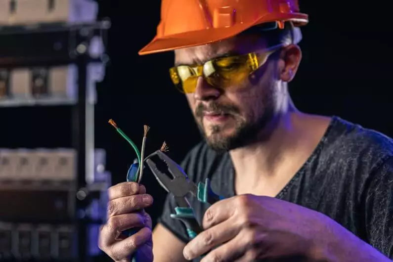 Pequenos reparos elétricos
