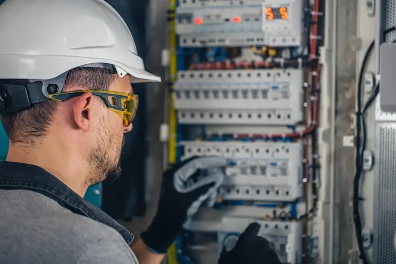 Como Contratar um Eletricista Perto de Mim para Pequenos Reparos Elétricos